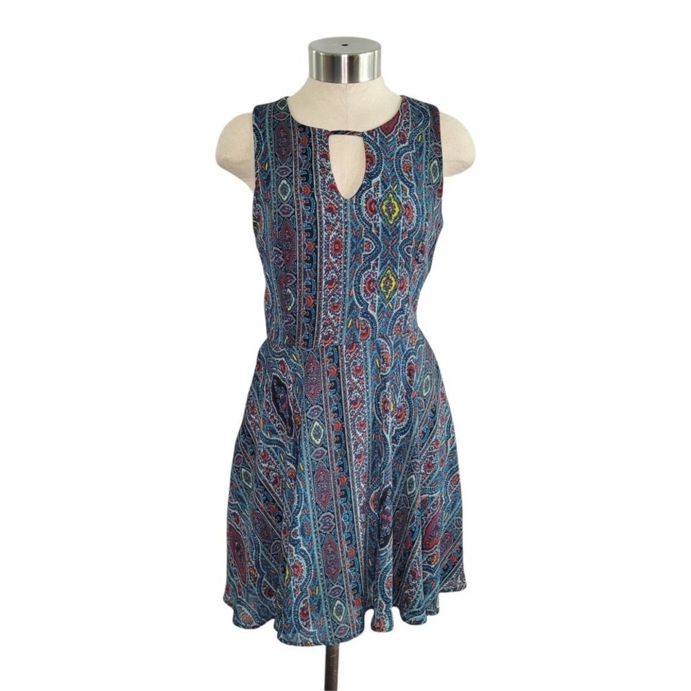 Dee Elle Blue Paisley Sleeveless Fit & Flare Dress Sz S Keyhole Neck Knee Length